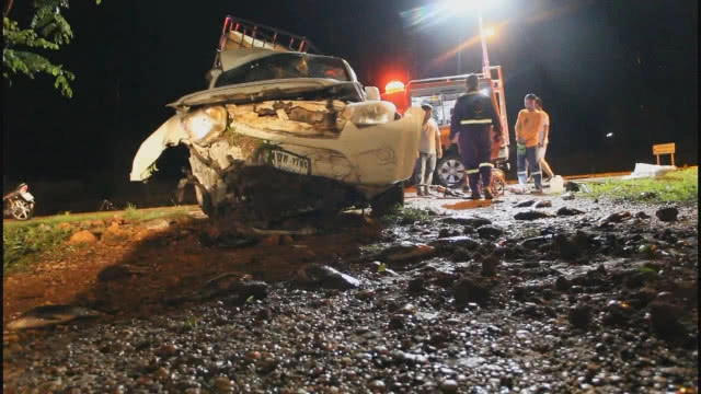 พ่อค้าปลานิลซิ่งกระบะเร่งส่งขาย
ถนนลื่น เสียหลักชนท่อ
สามีภรรยาดับอนาถ