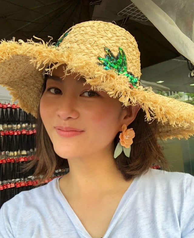 ส่องภาพ "สู่ขวัญ" นั่งรถเมล์อย่างไรให้ดูแพง