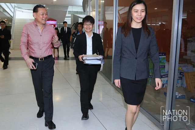 "สันธนะ" ยังยิ้มได้ อัยการฟ้อง 2 ข้อหาขัดขวางเจ้าพนักงาน ได้ประกัน 1.5 หมื่น