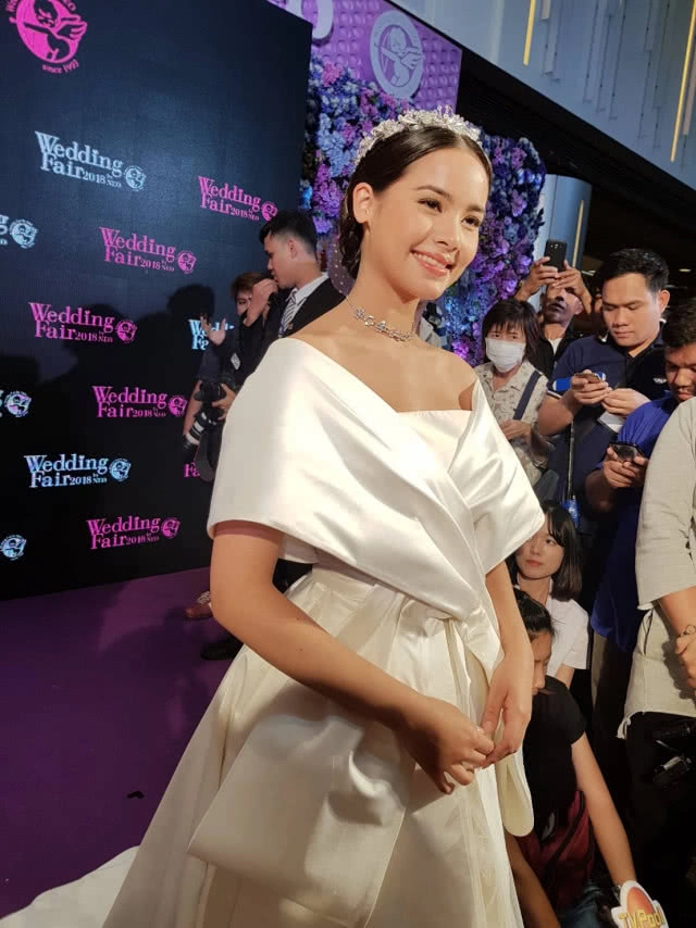 รู้สึกเป็นเกียรติ! "ญาญ่า" สุดปลื้ม เจ้าชาย "อับดุล มาทีน" ฟอลโล่ไอจี