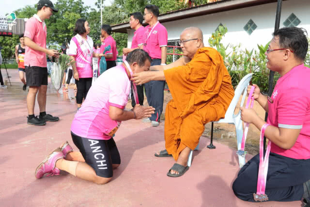 คึกคัก!! นักวิ่งนับพัน ร่วมงาน "วิ่งท่อง ล่องสวนยาง"