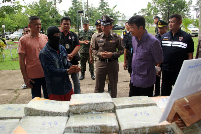 จับกัญชาได้ 1 พันกิโลกรัม มูลค่า 30 ล้านบาท(มีคลิป)