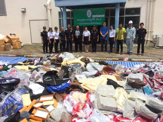 ศุลกากรภูเก็ตทำลายสินค้าละเมิดลิขสิทธิ์ กว่า 4,000 ชิ้น