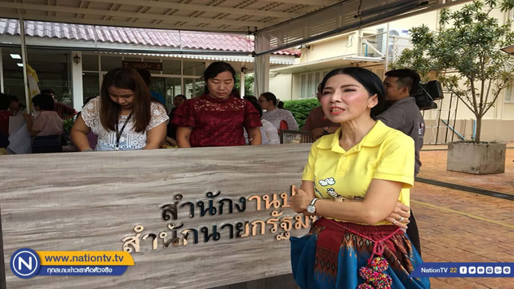 ปลัดสปน. เปิดทำเนียบ จำหน่ายเสื้อเหลืองภาพวาดฝีพระหัตถ์