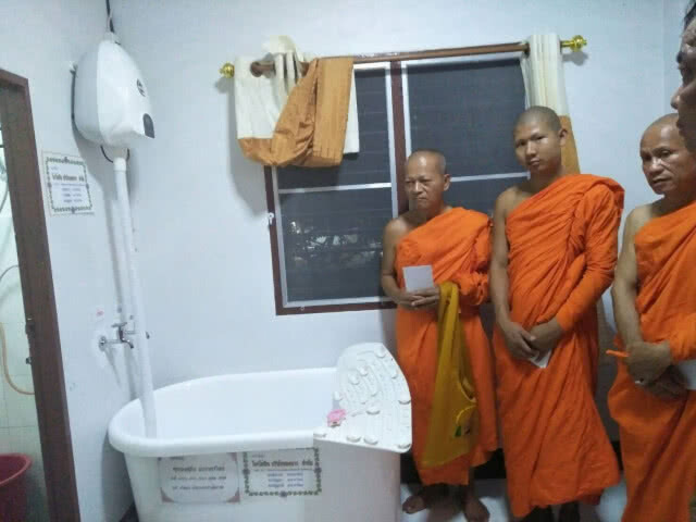 ชื่มชมคนดีจิตอาสา!! มอบอ่างสปาเพื่อสุขภาพให้ผู้สูงวัย คืนความสุขให้สังคม