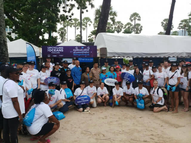 "วีระศักดิ์" ร่วมงานวันทะเลโลก - เก็บขยะชายหาดภูเก็ต