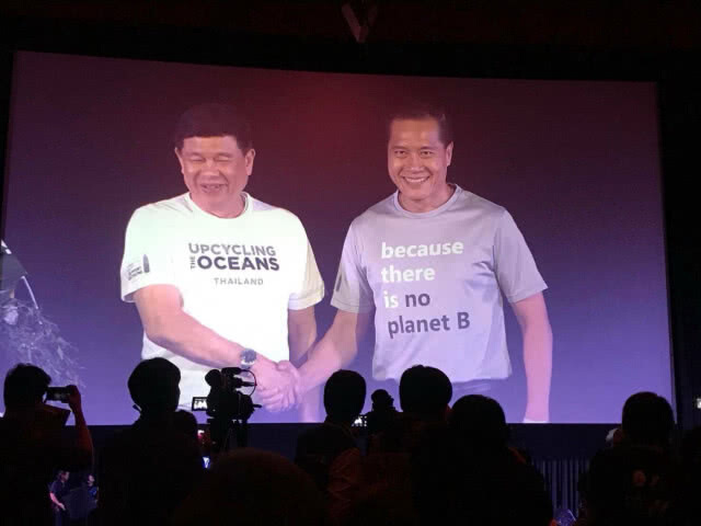 "วีระศักดิ์" ร่วมงานวันทะเลโลก - เก็บขยะชายหาดภูเก็ต
