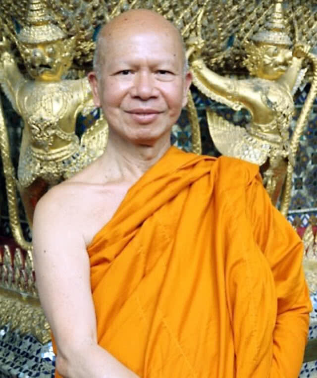 มาเหนือเมฆ ฤาการเมืองอุ้ม? "พระจำนงค์" ลี้ภัย