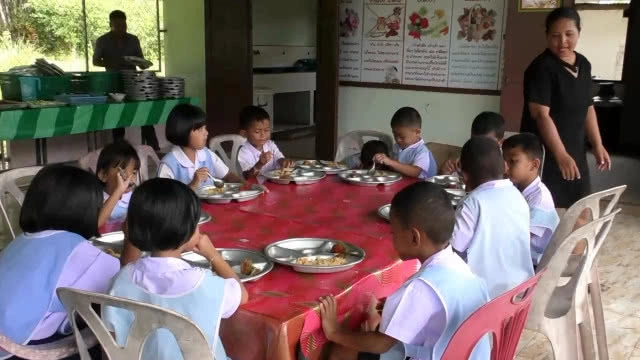 จ่ายเงินเดือนเพิ่ม ครูจิตอาสาคนละ 7 พัน