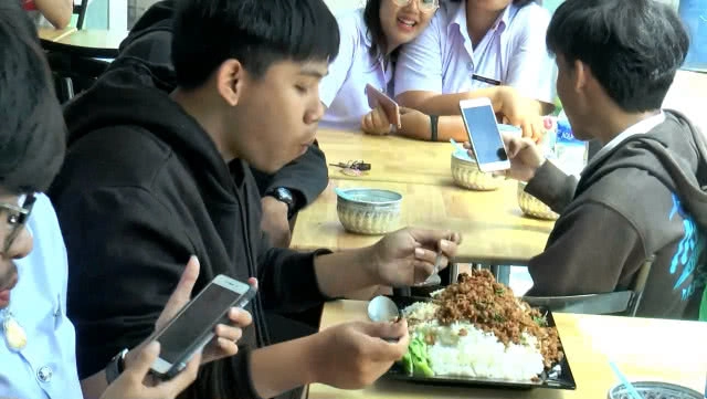 เต็มอิ่มเพียง 69 บาท!! ร้านอาหารโคราช เอาใจ นร.-นศ. จานเดียวกินได้ 4 คน