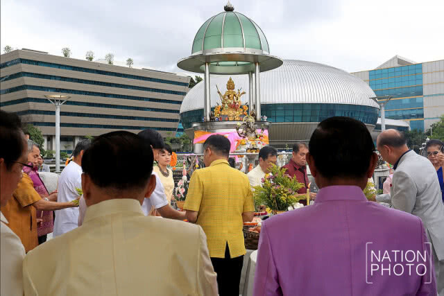 พิธีสักการะองค์พระพรหม เนื่องในวันสถาปนาสำนักงานคณะกรรมการการเลือกตั้ง ครบรอบ 20 ปี