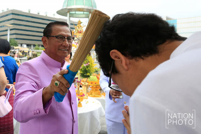 พิธีสักการะองค์พระพรหม เนื่องในวันสถาปนาสำนักงานคณะกรรมการการเลือกตั้ง ครบรอบ 20 ปี