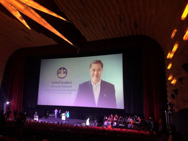 "วีระศักดิ์" ร่วมงานวันทะเลโลก - เก็บขยะชายหาดภูเก็ต