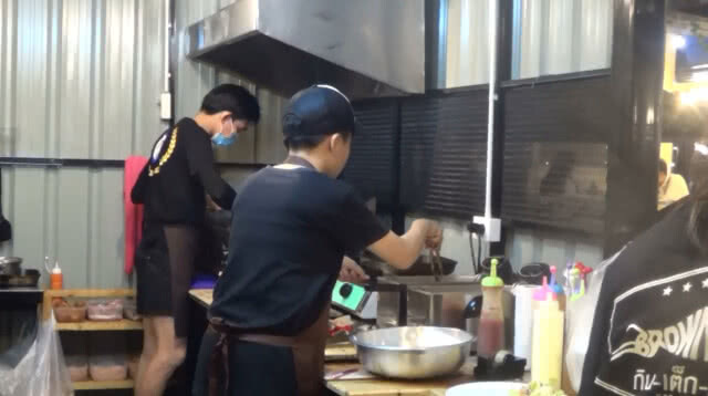 วัยรุ่นพะเยา เปิดร้าน กิน-เต็ก-กัน สร้างรายได้วันละกว่า1 หมื่นบาท