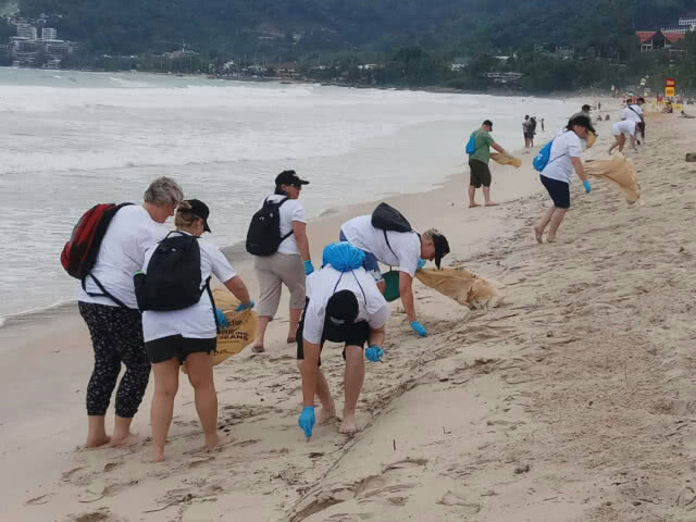 "วีระศักดิ์" ร่วมงานวันทะเลโลก - เก็บขยะชายหาดภูเก็ต