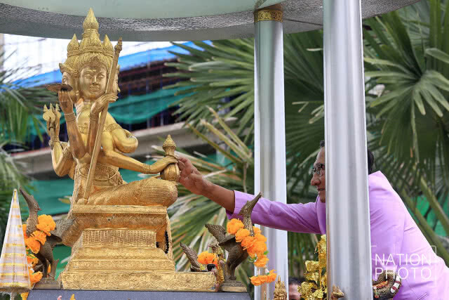 พิธีสักการะองค์พระพรหม เนื่องในวันสถาปนาสำนักงานคณะกรรมการการเลือกตั้ง ครบรอบ 20 ปี