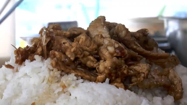 เต็มอิ่มเพียง 69 บาท!! ร้านอาหารโคราช เอาใจ นร.-นศ. จานเดียวกินได้ 4 คน