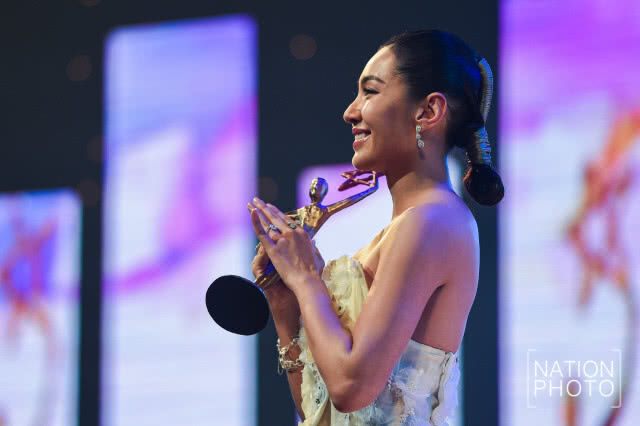 "เบลล่า" คว้ารางวัล "ขวัญใจมหาชน" ไนน์เอ็นเตอร์เทน อวอร์ด 2018