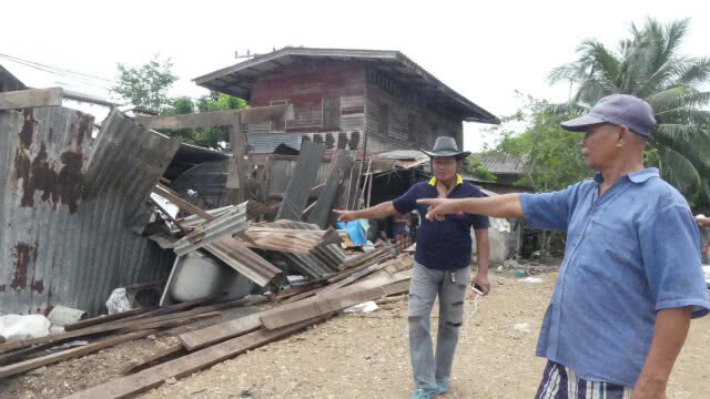 พายุฝนพังบ้านประชาชนเสียหายหลายหลังคาเรือน