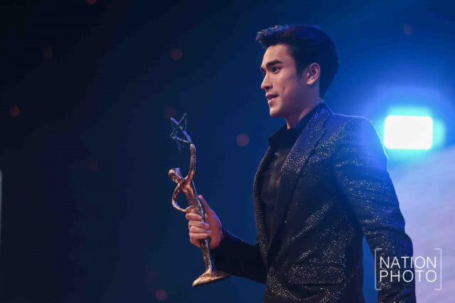 "เบลล่า" คว้ารางวัล "ขวัญใจมหาชน" ไนน์เอ็นเตอร์เทน อวอร์ด 2018