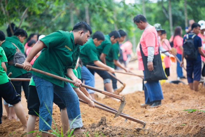 ตะลุยจันทบุรี กับกิจกรรม "เอามื้อสามัคคี" รวมพลังตามรอยพ่อฯปี 6