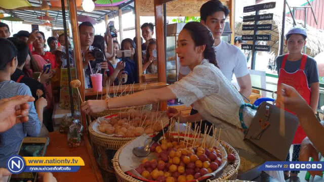 "อั้ม พัชราภา" – "แหวนแหวน" ทำบุญแจกทานผู้ยากไร้ 1,000 ชุด