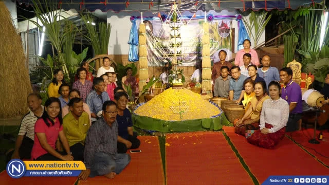 ชาวนาลาดหลุมแก้วร่วมพิธีทำขวัญข้าว สืบสานวัฒนธรรมส่งต่อลูกหลาน