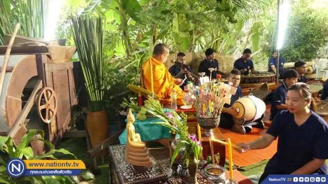 ชาวนาลาดหลุมแก้วร่วมพิธีทำขวัญข้าว สืบสานวัฒนธรรมส่งต่อลูกหลาน