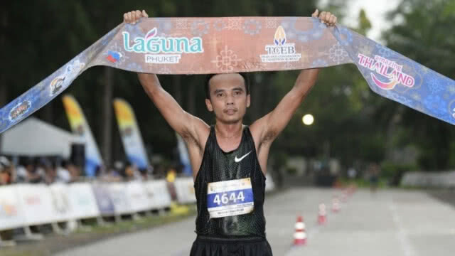 "ตูน บอดี้สแลม" สร้างสถิติใหม่! วิ่งมาราธอน "ลากูน่า ภูเก็ต 2018"