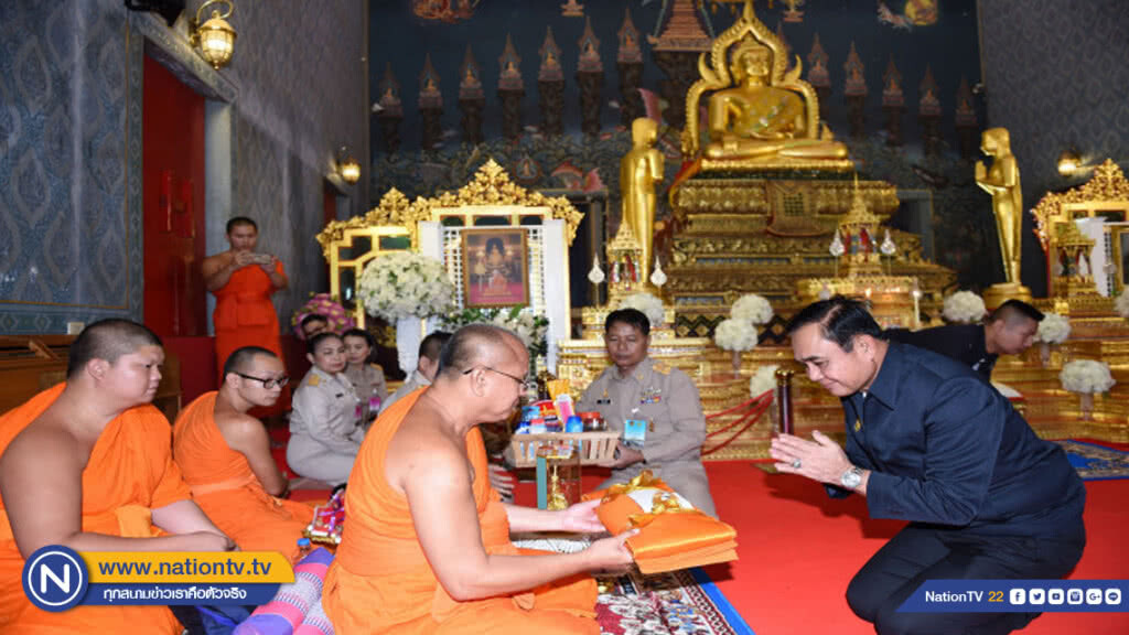 "นายกฯ" กราบ "หลวงพ่อเพชร" ที่เมืองชาละวัน