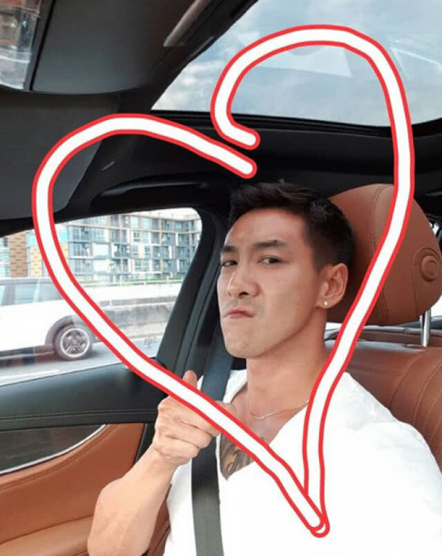 มือปริศนา? "บอย พิษณุ"โพสต์ภาพหวาน ชวนคนบันเทิงสงสัย