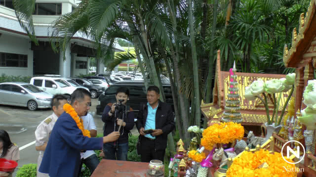 "บุญเลิศ" กลับมารับตำแหน่ง ยันไม่มีต่อรองการเมือง
