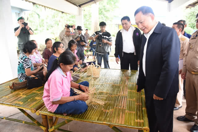 "บิ๊กอู๋" ลงพื้นที่กำแพงเพชร - นครสวรรค์ ลุยฝึกอาชีพผู้มีรายได้น้อยฯ