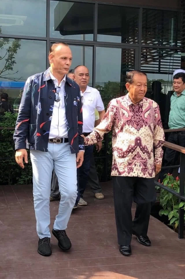 ​​​​​​อภิมหาดีล! "เจ้าพ่ออุทัย" สวมเสื้อบุรีรัมย์ยูไนเต็ด