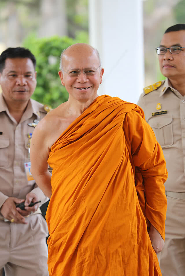 "จักรทิพย์" บินด่วนรอบสอง! เจรจาขอตัว "อดีตพระพรหมเมธี" มาดำเนินคดี กลับไทยเสาร์นี้