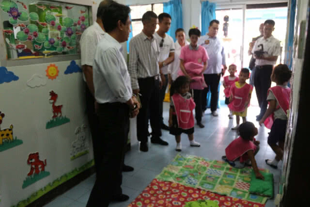 พบศูนย์เด็กเล็กไม่มีหนังสือเรียน ชุดนักเรียนและที่นอน(มีคลิป)