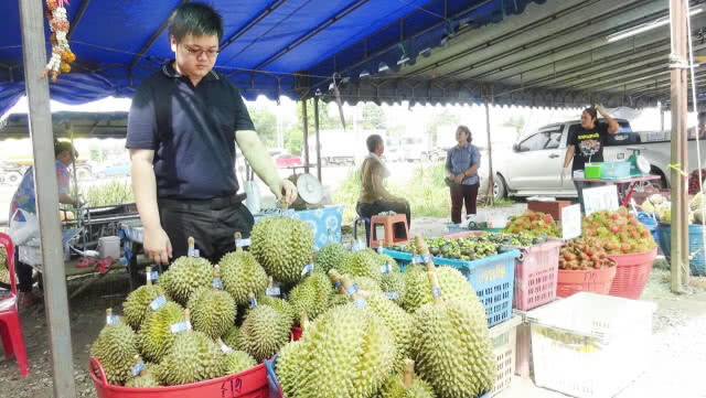 จัดงานรณรงค์ส่งเสริมการกินผลไม้ แจกผลไม้ทานฟรีในงาน