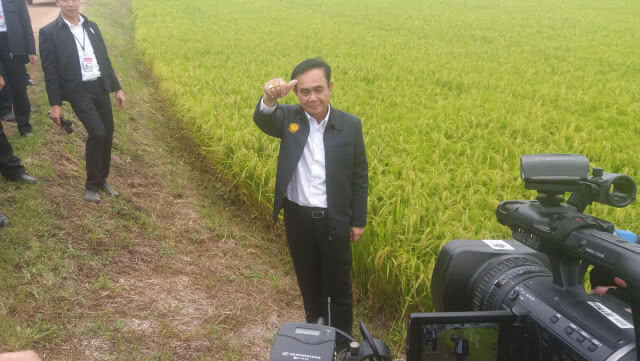 นายกฯ แซว! ใครอยากเป็นรัฐมนตรีให้มาชิมข้าว แต่ตอนนี้เต็ม ต้องรอรัฐบาลหน้า