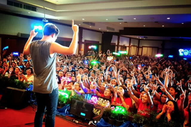 ถึงกับน้ำตาคลอ! "เจมส์ มาร์" สุดแฮปปี้ แฟนมีตครั้งที่ 4