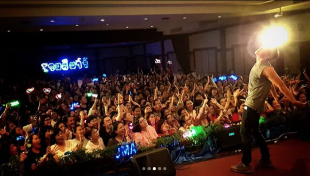 ถึงกับน้ำตาคลอ! "เจมส์ มาร์" สุดแฮปปี้ แฟนมีตครั้งที่ 4