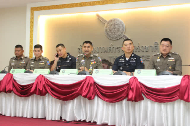รวบ สาวใหญ่ 
ตัดแปะ"บาร์โค้ด-ตัวเลขสลากฯ"
ตระเวนขึ้นเงิน  เหยื่อหลงเชื่อกว่า 100 ราย