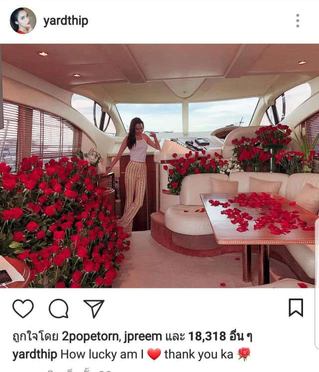 (คลิป) "หยาด" อุบตอบ! หนุ่มปริศนาทำเซอร์ไพรส์บนเรือยอร์ช ลั่นความรักแฮปปี้