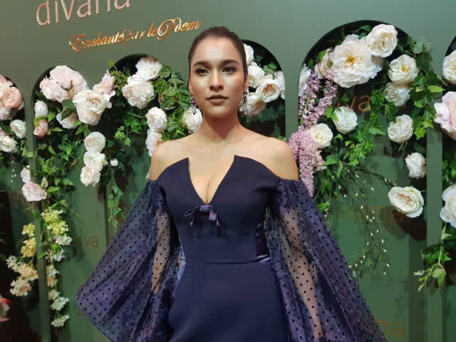 (คลิป) "หยาด" อุบตอบ! หนุ่มปริศนาทำเซอร์ไพรส์บนเรือยอร์ช ลั่นความรักแฮปปี้