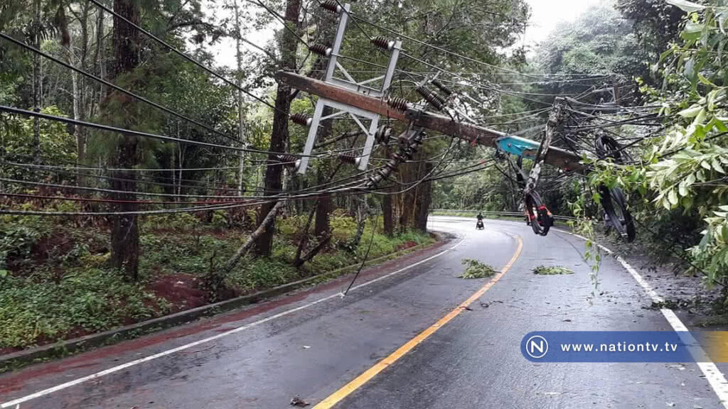 ฝนถล่ม "ดอยสุเทพ" เสาไฟฟ้าโค่น ทำรถติดไฟฟ้าดับ ฝนถล่ม "ดอยสุเทพ" เสาไฟฟ้าโค่น ทำรถติดไฟฟ้าดับ