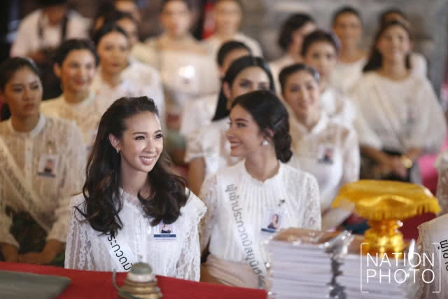ส่อง! 40 ผู้เข้าประกวดมิสยูนิเวิร์สไทยแลนด์ 2018 เยี่ยมชม "วัดพระเชตุพนวิมลมังคลาราม"(ภาพชุด)