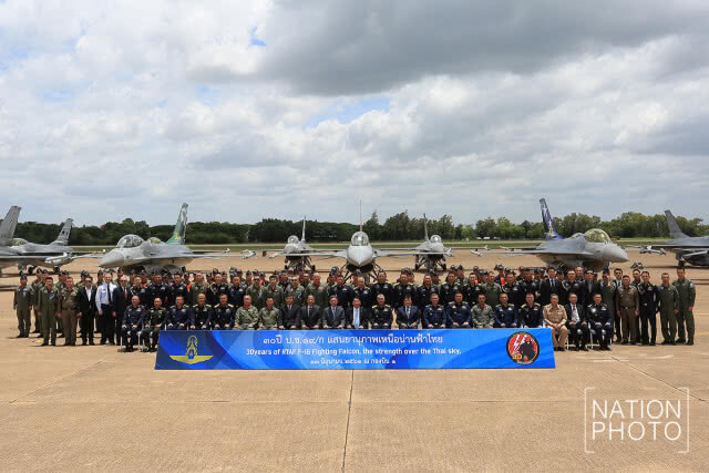 (ภาพชุด) ครบรอบ 30 ปี เครื่องบิน F-16 แสนยานุภาพเหนือน่านฟ้าไทย