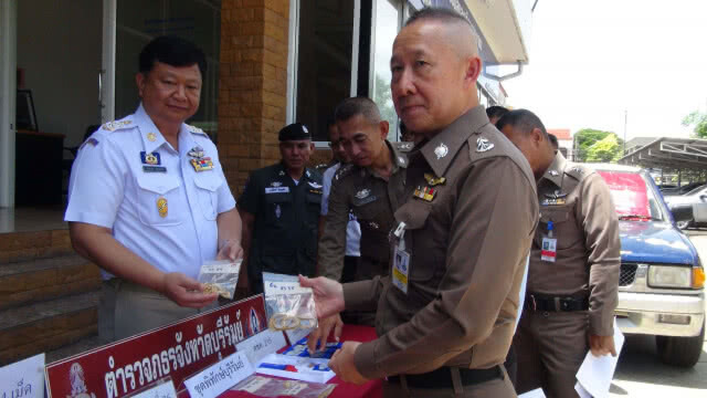 รวบ 3 แก๊งค้ายาทั้งพระ -เขมร และอดีตนักโทษ 16 ราย โพส์ตขายผ่านเฟสบุ๊ก