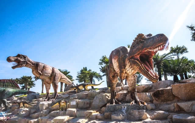 ดู จูราสสิค เวิลด์ 2 แล้ว มาดูตัวจริง
หุบเขา "ไดโนเสาร์" สวนนงนุชพัทยา