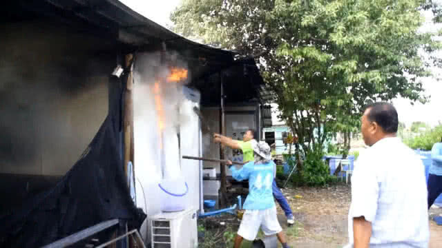 ไฟไหม้แคมป์คนงานก่อสร้างโบสถ์วัดมเหยงค์ คาดไฟฟ้าลัดวงจร