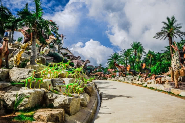ดู จูราสสิค เวิลด์ 2 แล้ว มาดูตัวจริง
หุบเขา "ไดโนเสาร์" สวนนงนุชพัทยา